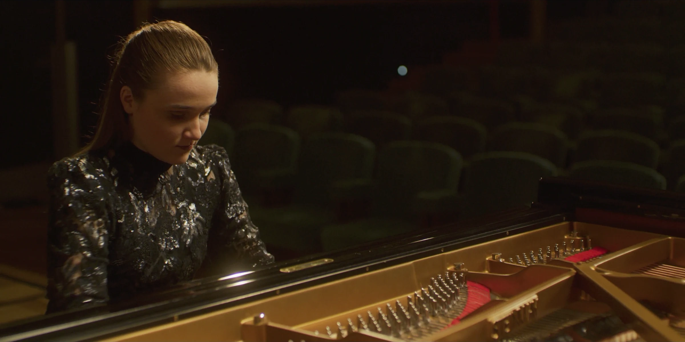 Pianist in an embroidered outfit