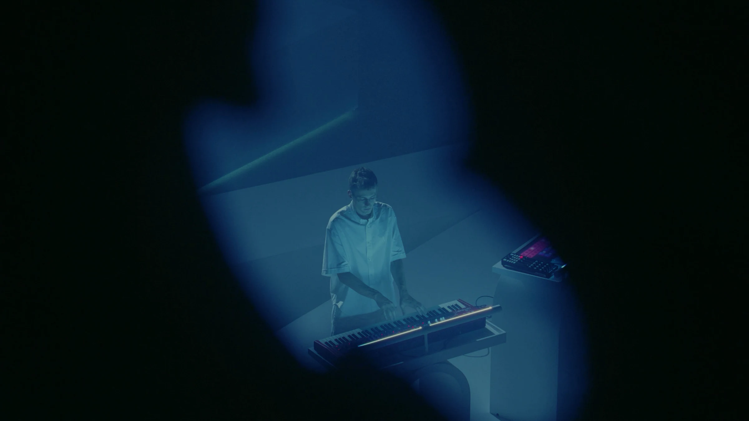 Lost Frequencies at the keyboard in blue light