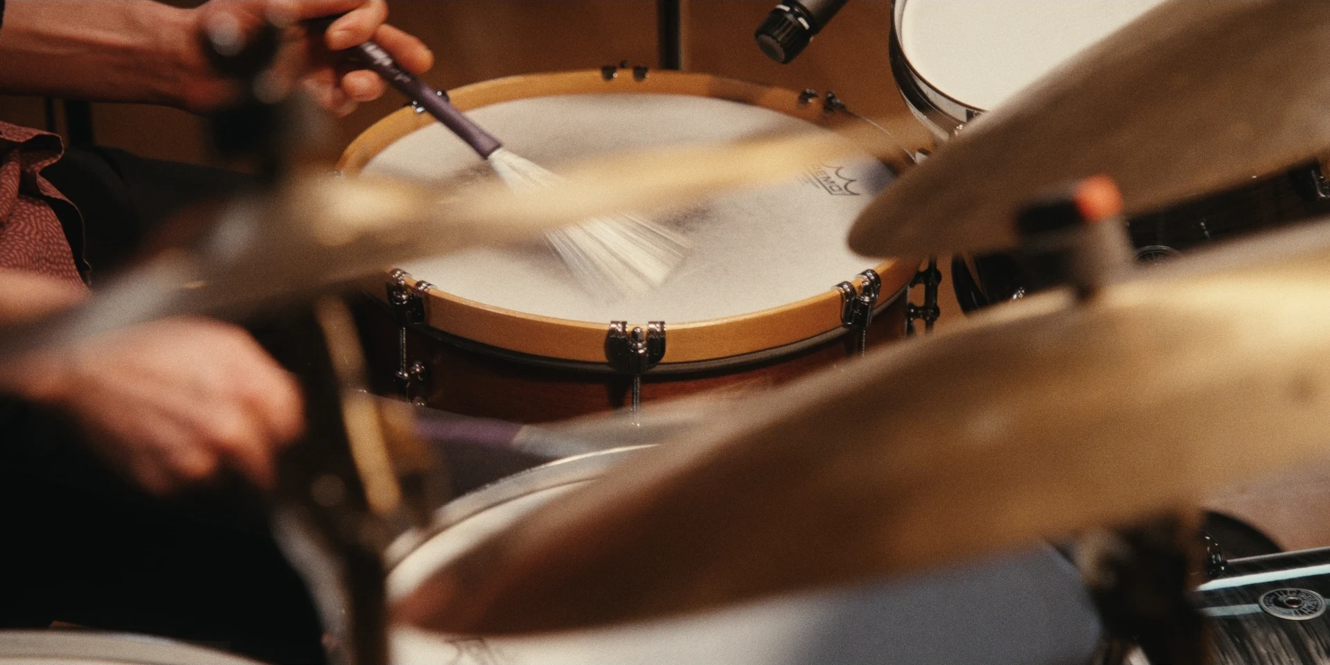 Brushes and cymbals in motion