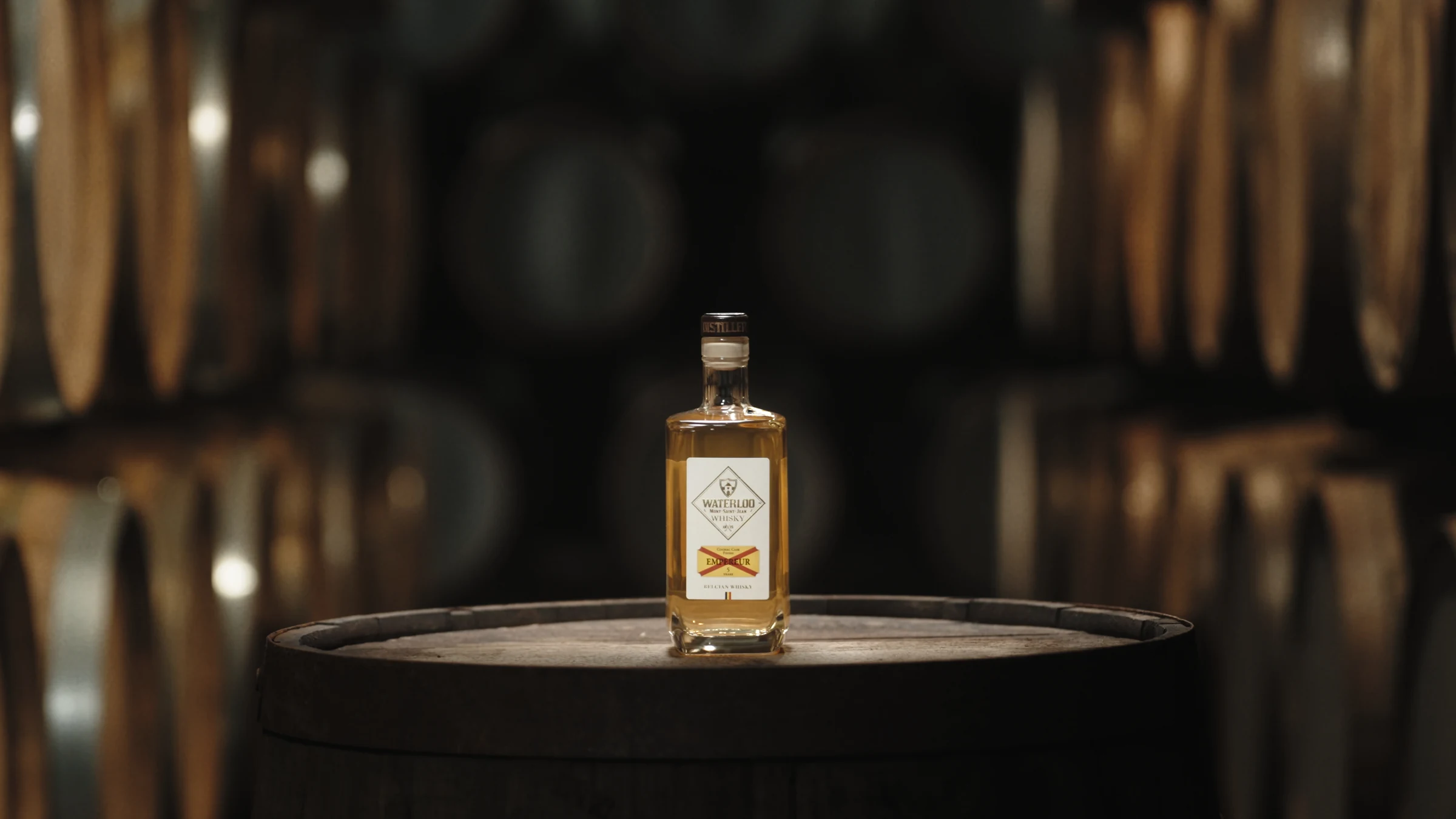 Waterloo Empereur whisky on an oak barrel