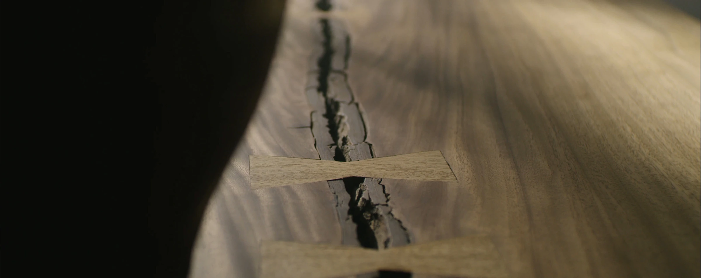 Butterfly joint in solid wood